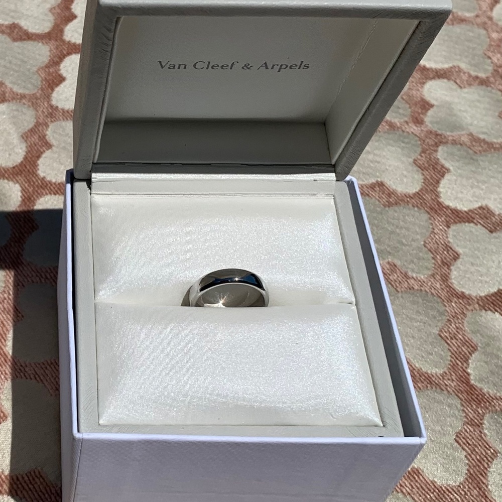 Van Cleef & Arpels Wedding Band size 8